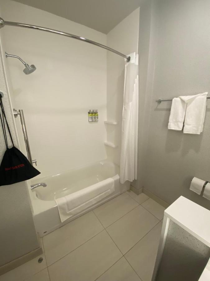 Holiday Inn Express & Suites Madison By Ihg Екстер'єр фото