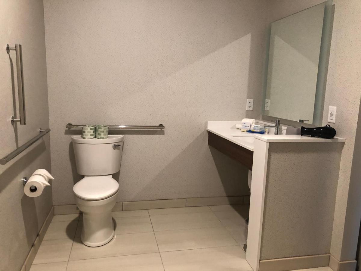 Holiday Inn Express & Suites Madison By Ihg Екстер'єр фото