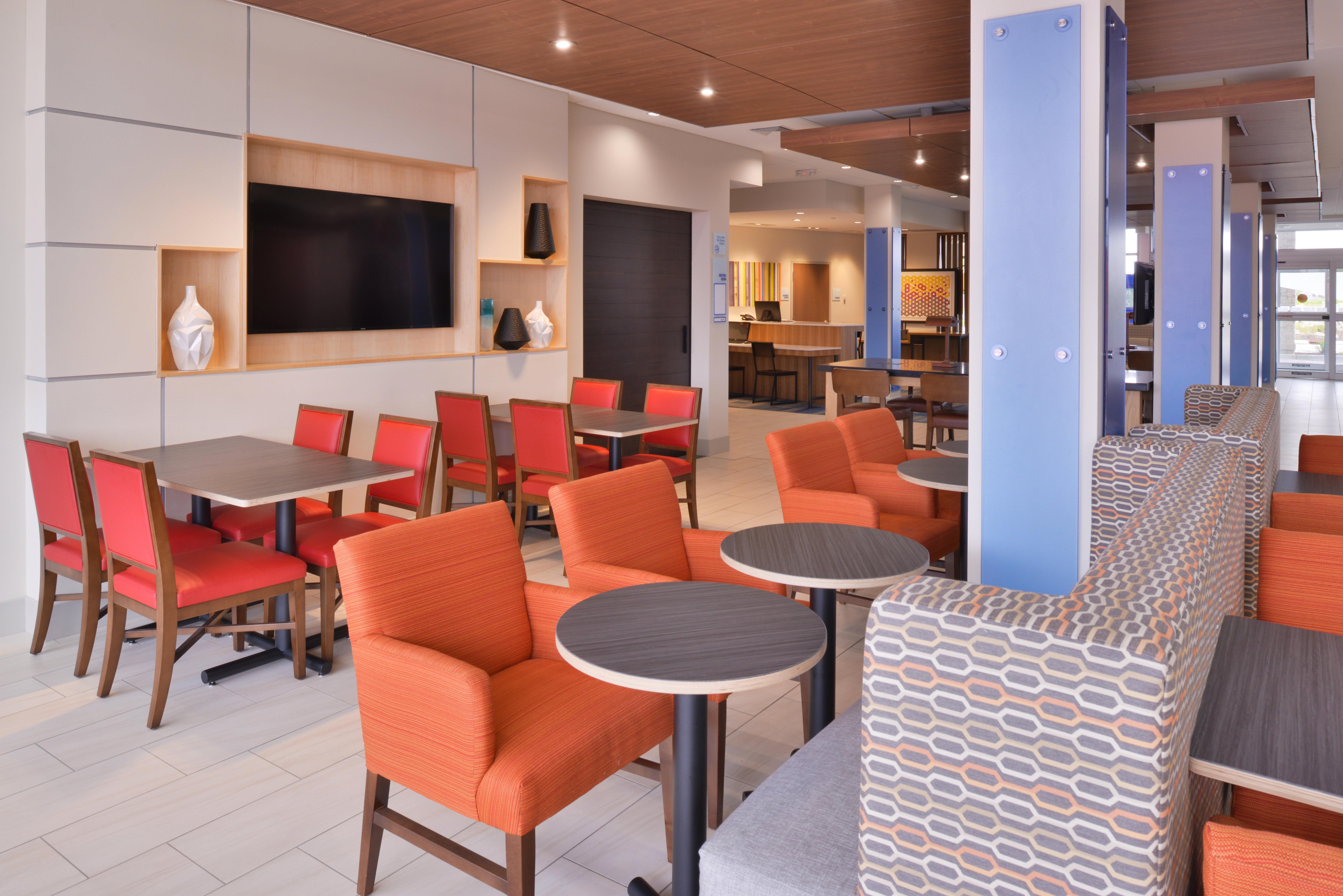 Holiday Inn Express & Suites Madison By Ihg Екстер'єр фото