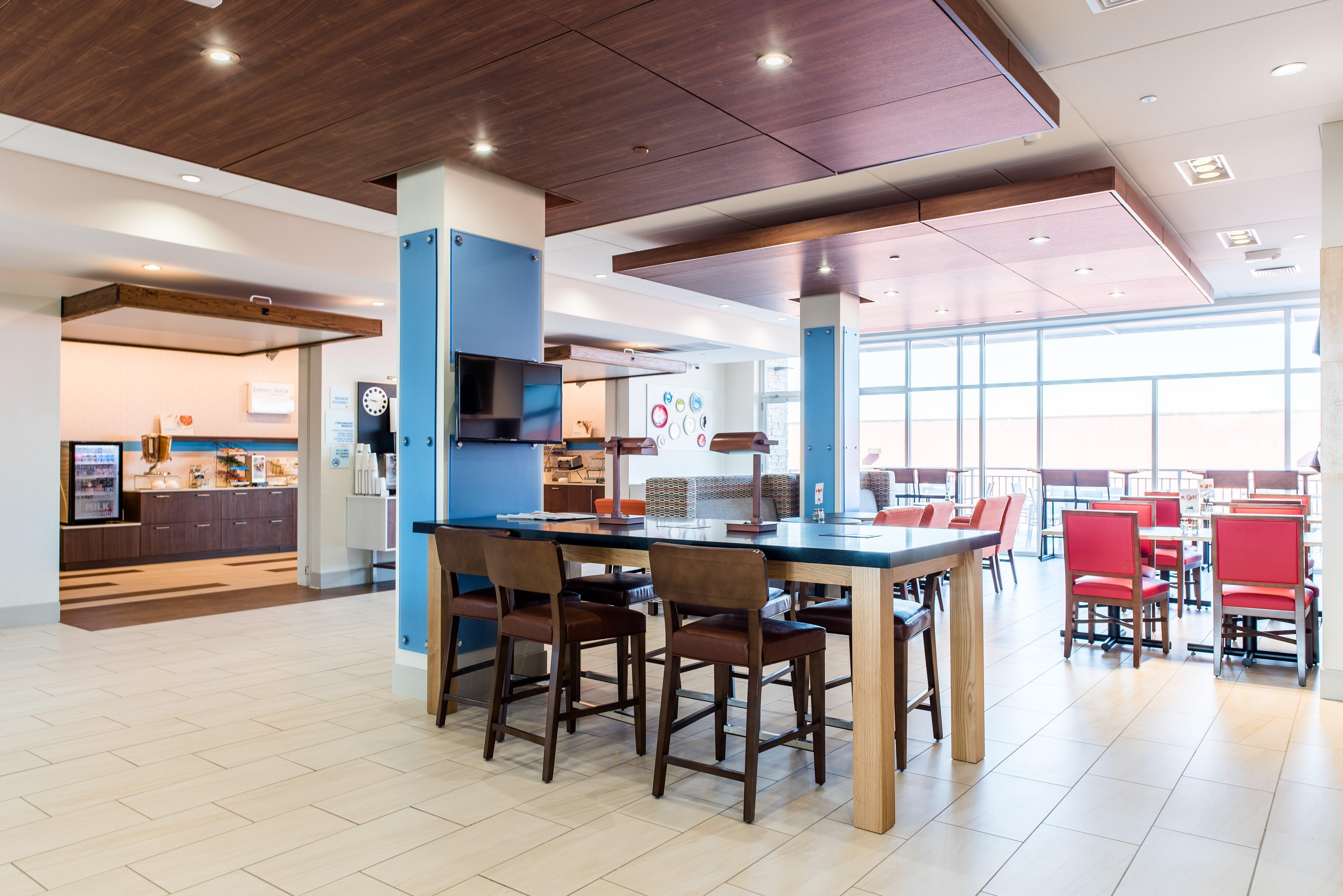 Holiday Inn Express & Suites Madison By Ihg Екстер'єр фото