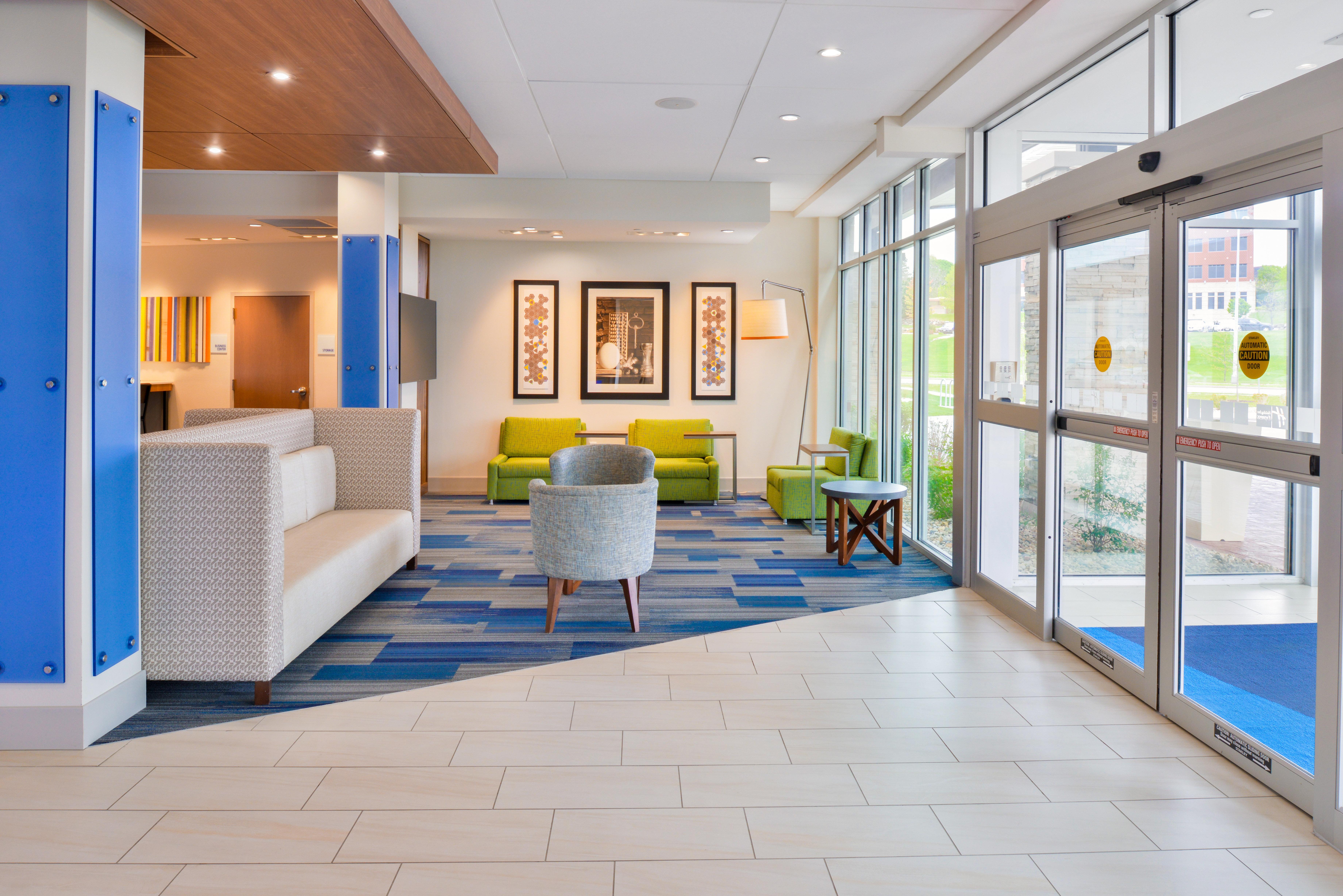 Holiday Inn Express & Suites Madison By Ihg Екстер'єр фото