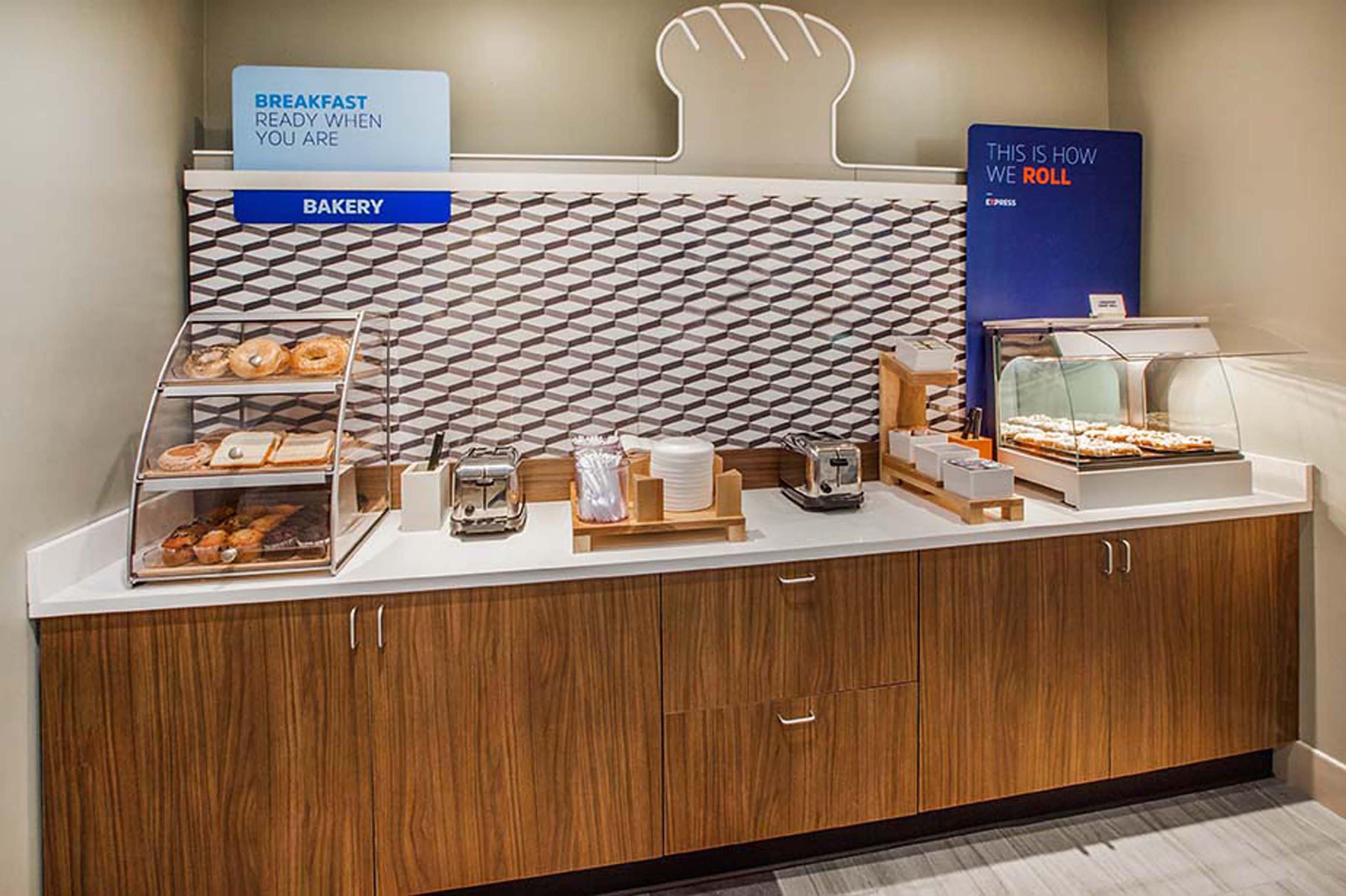 Holiday Inn Express & Suites Madison By Ihg Екстер'єр фото