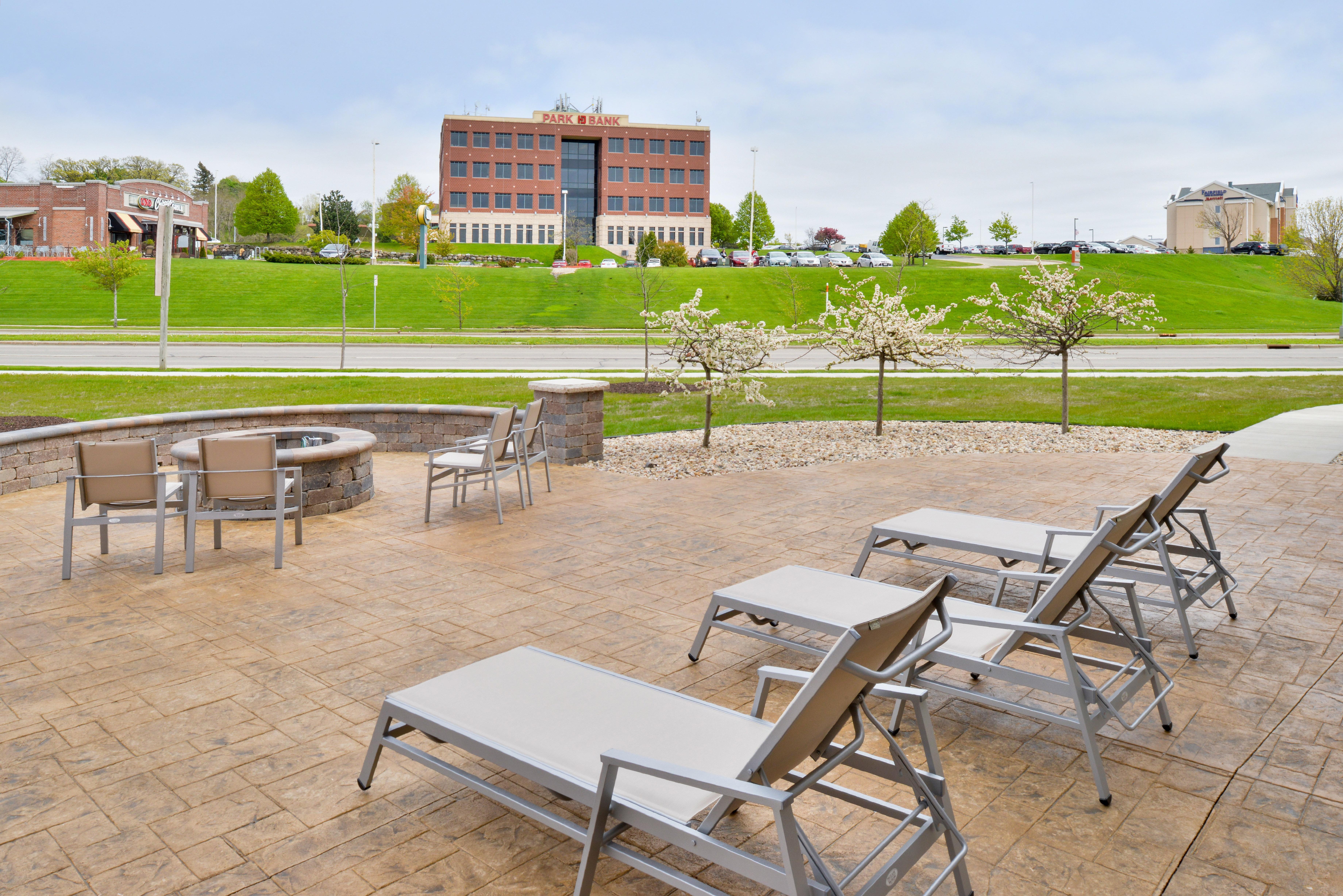 Holiday Inn Express & Suites Madison By Ihg Екстер'єр фото