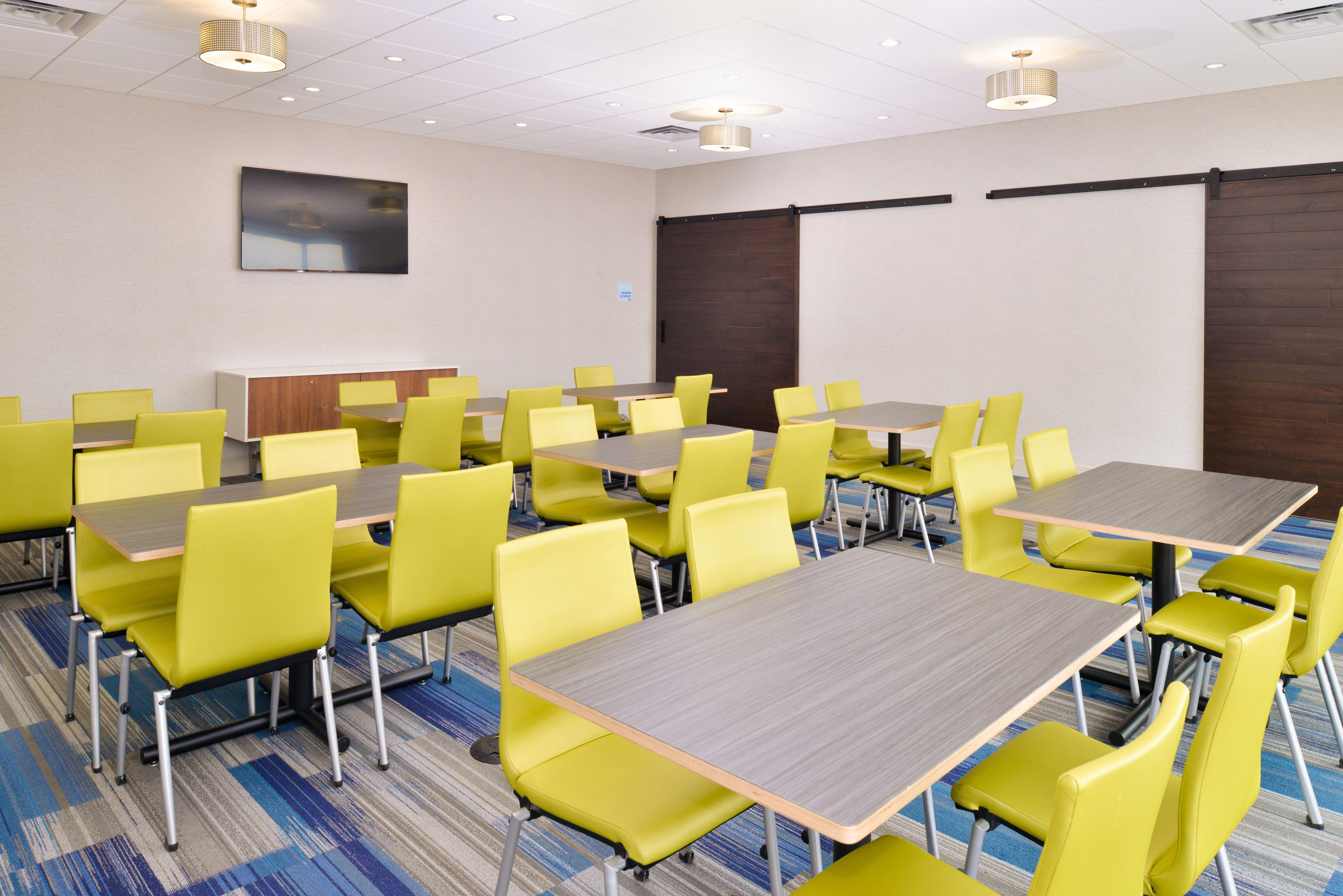 Holiday Inn Express & Suites Madison By Ihg Екстер'єр фото